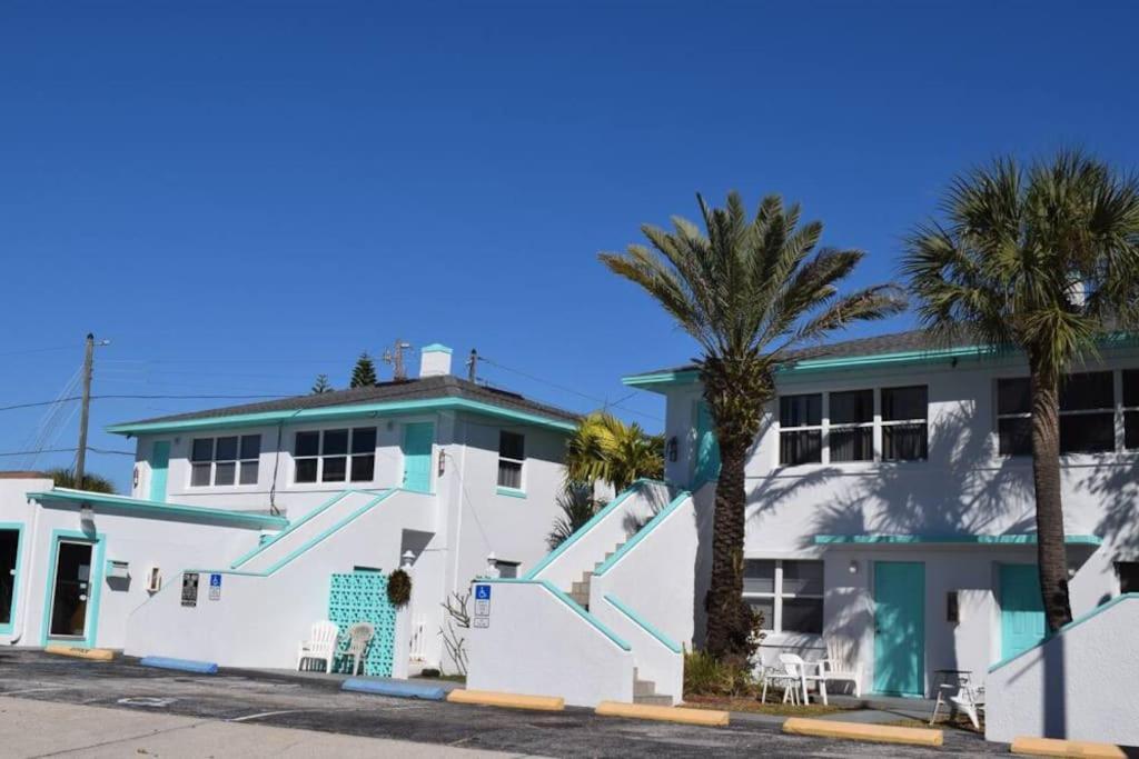 Renovate Large Studio 21-Directly Across Beach Apartment St. Pete Beach Exterior photo